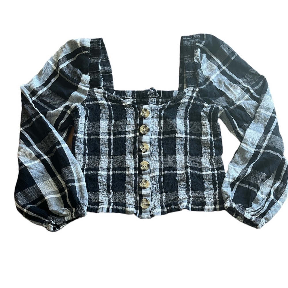 American Eagle shirred crop top size small balloon sleeves buttons down front
